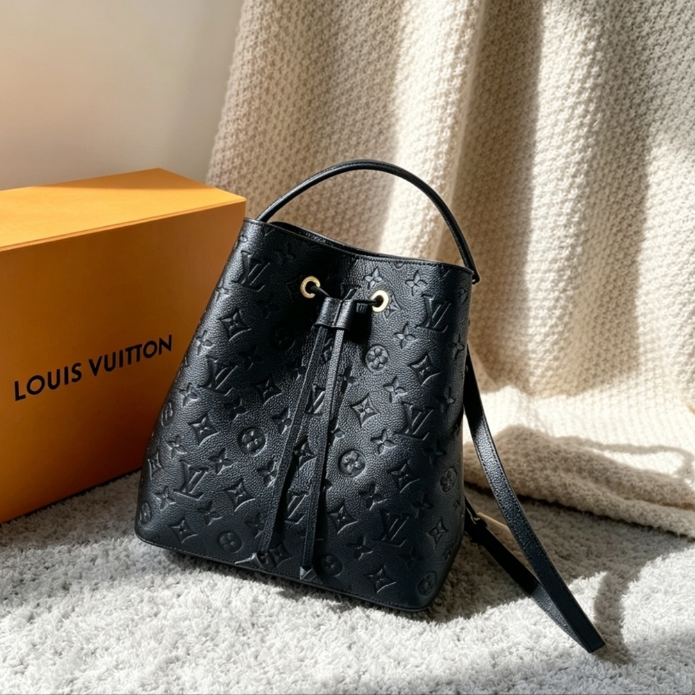 Louis Vuitton Néonoé MM Bag